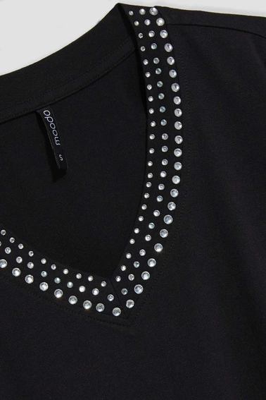Dopasowana bluzka z ozdobnym dekoltem czarna