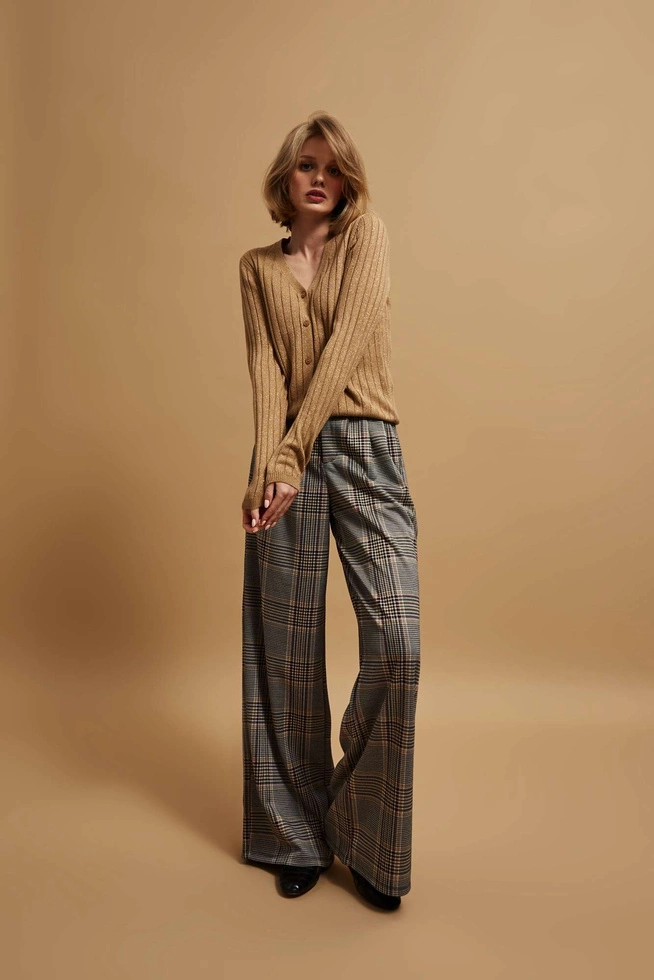 Spodnie w kratę z szerokimi nogawkami