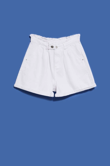 Szorty z podwiniętą nogawką perłowe