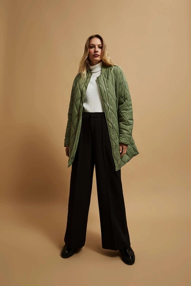 Długa pikowana kurtka oliwkowa