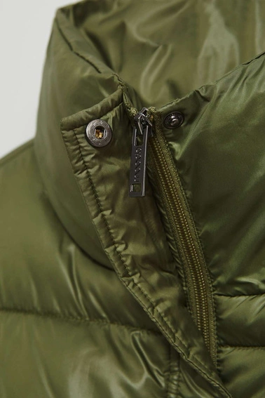 Krótka kurtka z kołnierzem