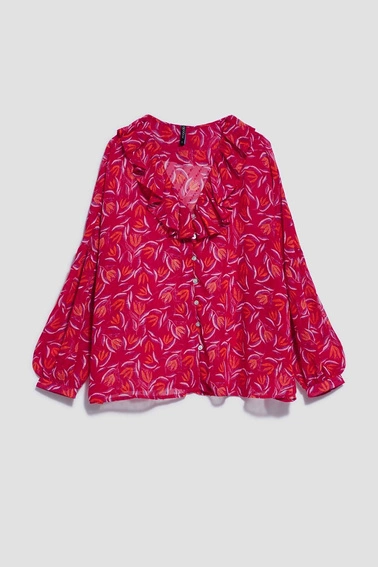 Koszula z falbaną na dekolcie