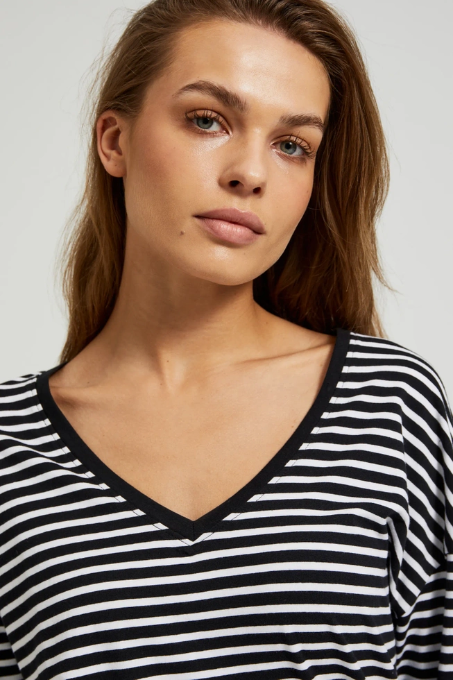 Bluzka w paski z opuszczonymi ramionami czarna