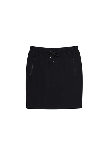 Gładka spódnica z kieszeniami czarna