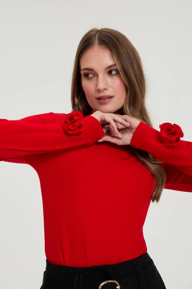 Bluzka z ozdobnymi rękawami czerwona