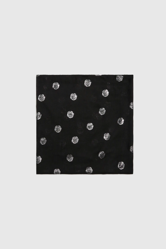 Szal ze srebrnym nadrukiem czarny