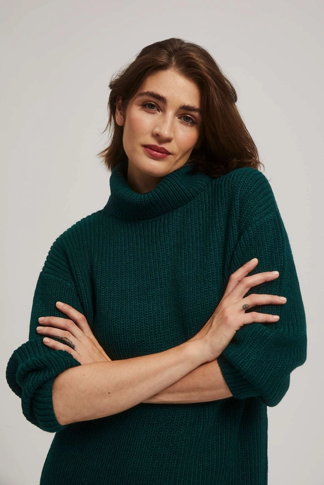 Swetrowa sukienka z golfem szmaragdowa