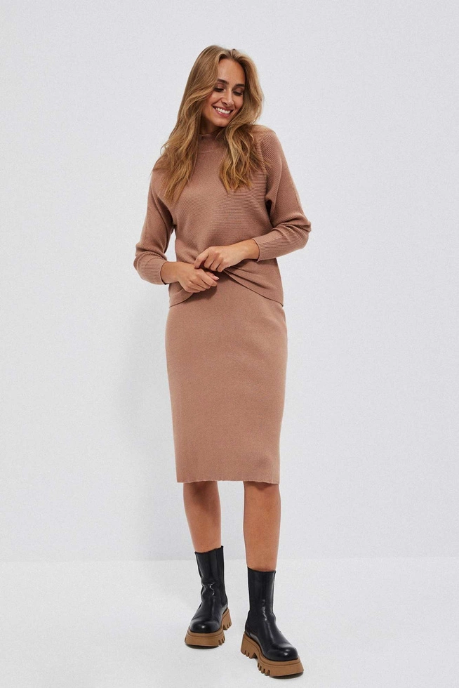 Ołówkowa spódnica kawowa