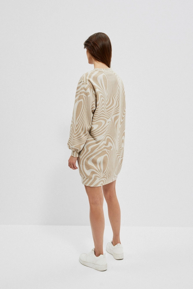 Dresowa sukienka z długim rękawem