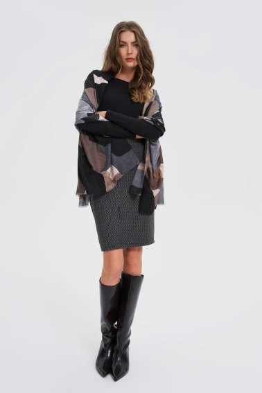 Wzorzysty szal szary