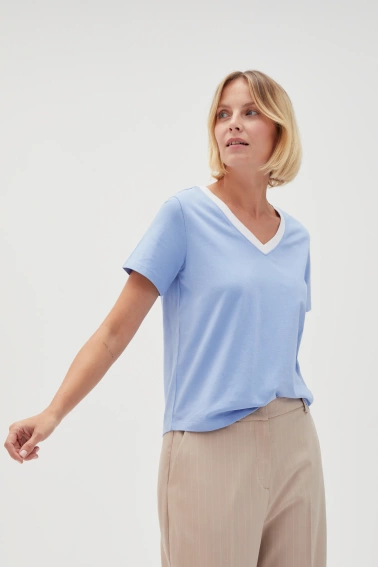 Bluzka z dekoltem w serek błękitna