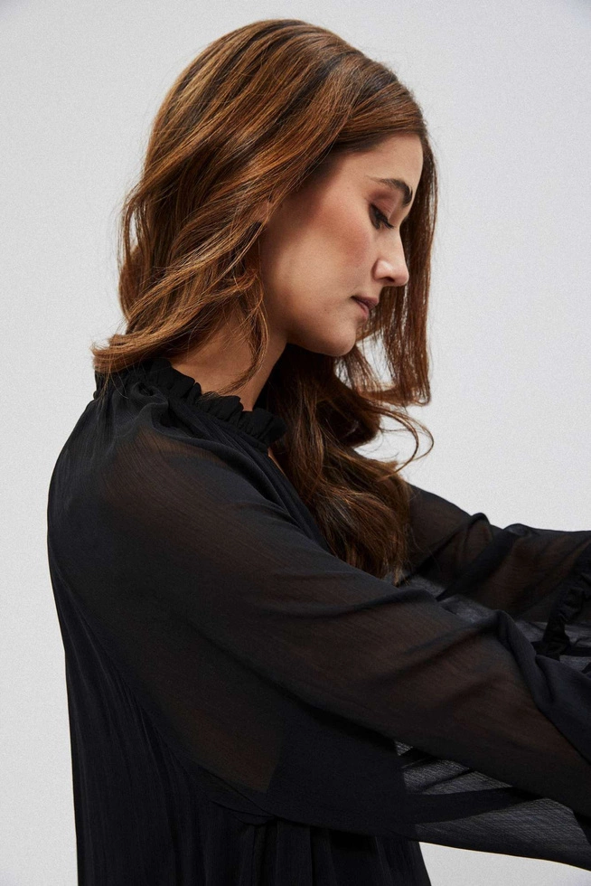 Gładka sukienka z falbanami