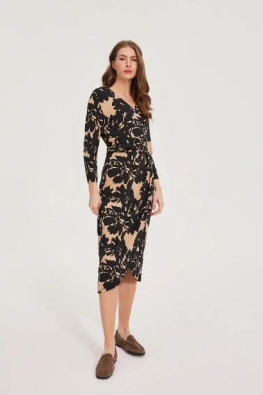 Wzorzysta sukienka czarna