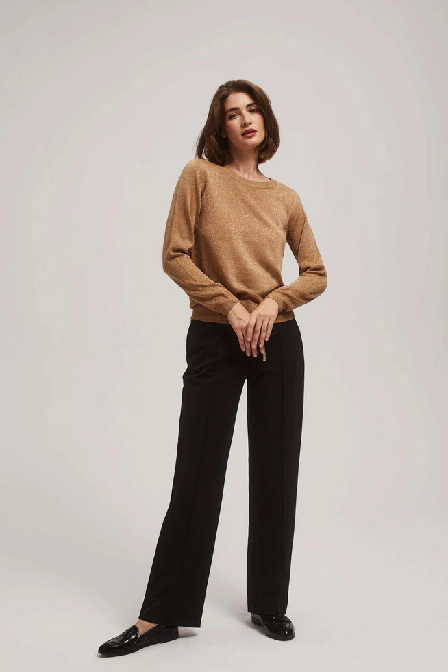 Sweter z metaliczną nitką i wiązaniem