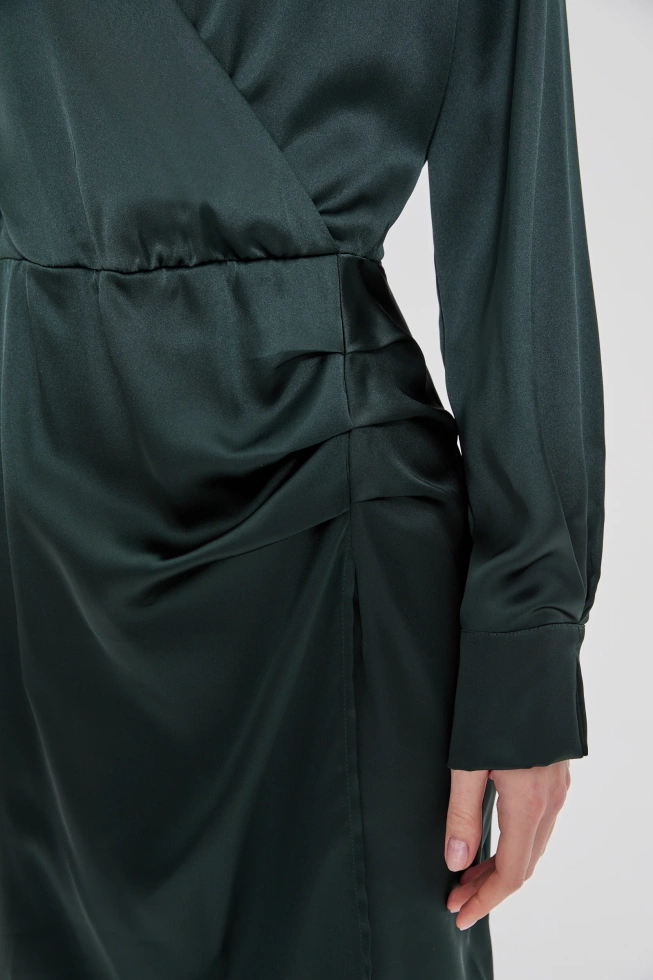 Sukienka z marszczeniem na biodrach zielona