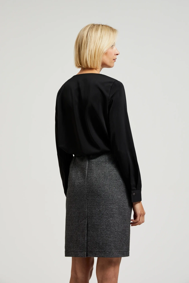 Gładka koszula z ozdobnymi guzikami czarna