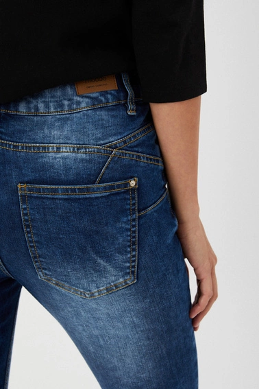 Jeansy typu straight leg