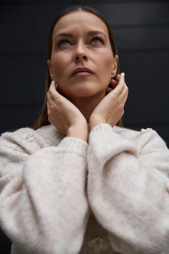 Sweter z aplikacją beżowy