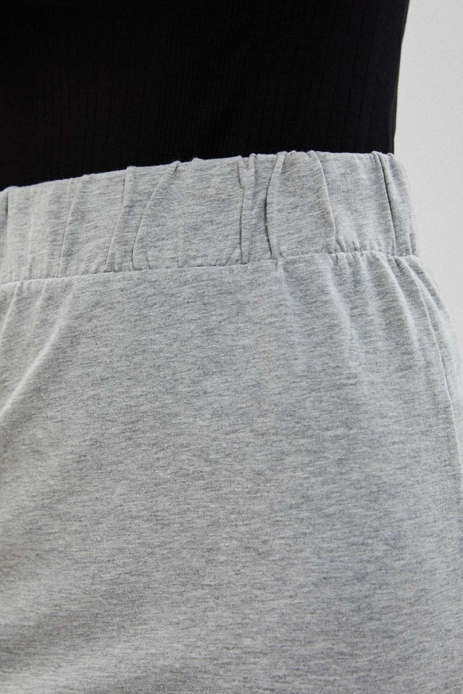 Gładka spódnica ze ściągaczem szara