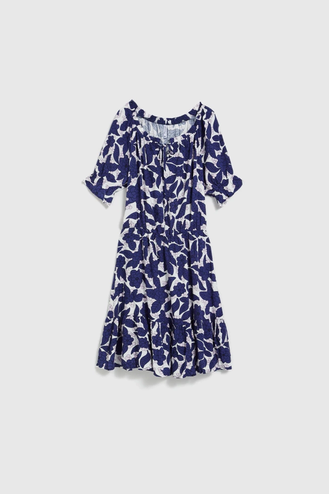 Sukienka w kwiaty z bufiastymi rękawami fioletowa