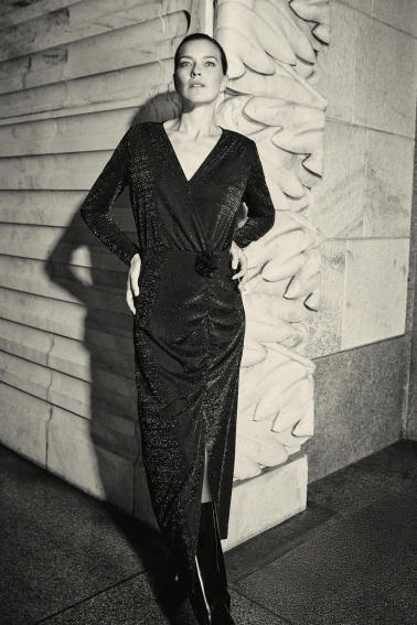 Sukienka maxi z rozcięciem czarna