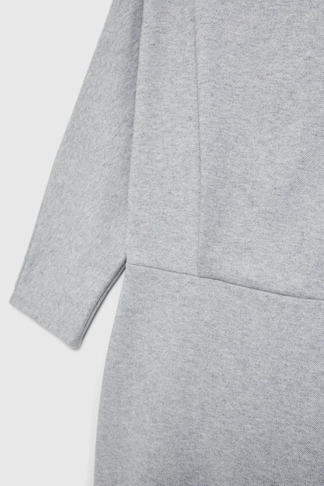 Gładka sukienka o długości przed kolano szara