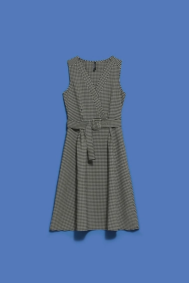 Rozkloszowana sukienka w stylu retro