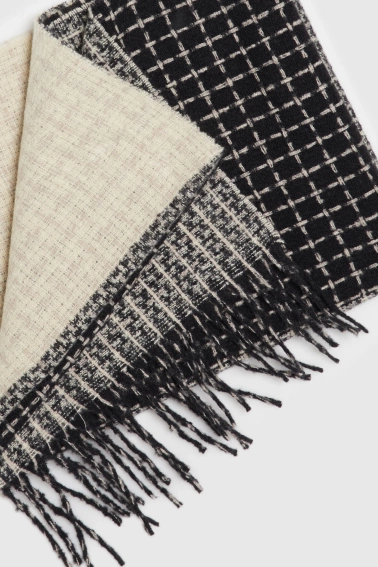 Szal z frędzlami czarny