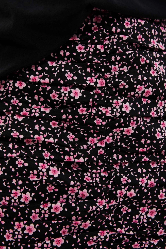 Ołówkowa spódnica w kwiaty