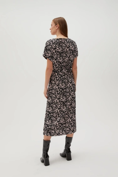 Wzorzysta sukienka midi czarna damska