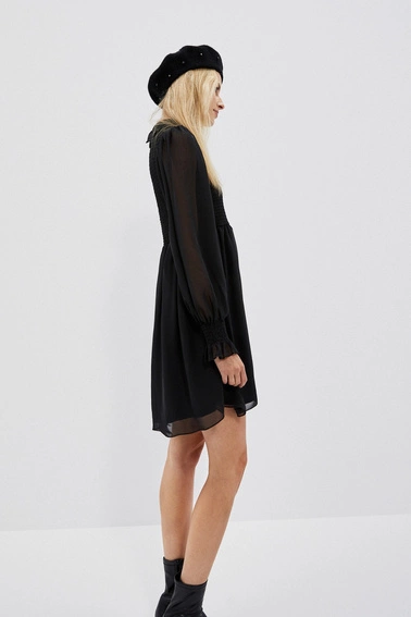 Sukienka z bufiastymi rękawami i kołnierzykiem czarna