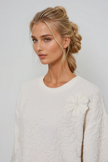 Bluza ze strukturalnego materiału biała