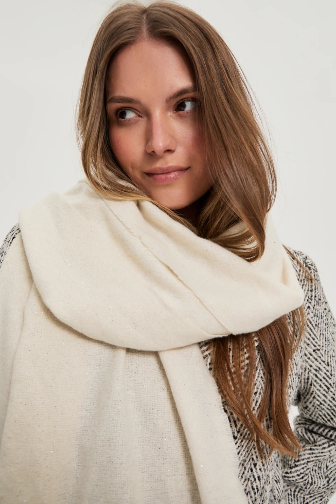 Gładki szal beżowy