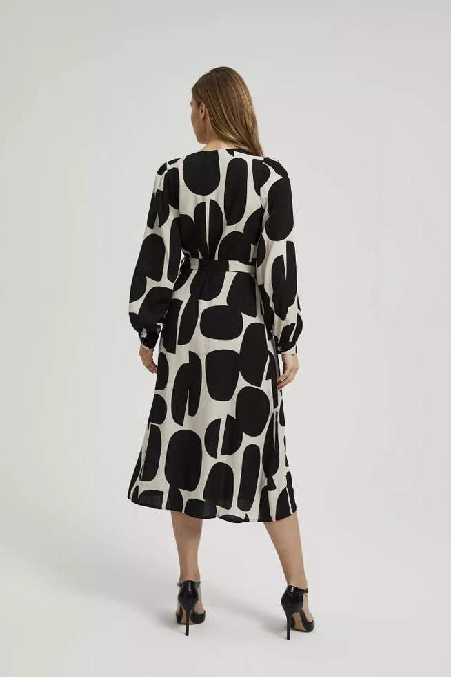 Sukienka z długimi rękawami i paskiem czarna