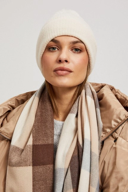 Czapka z pomponem pudrowo-różowa