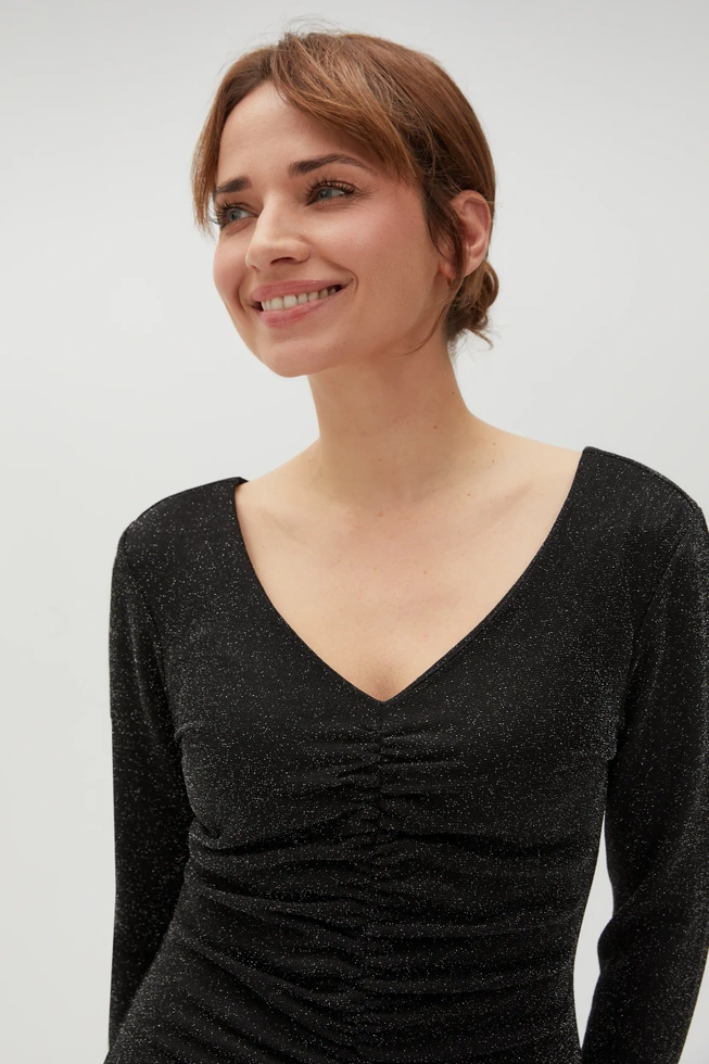 Dopasowana sukienka ozdobiona metaliczną nitką czarna