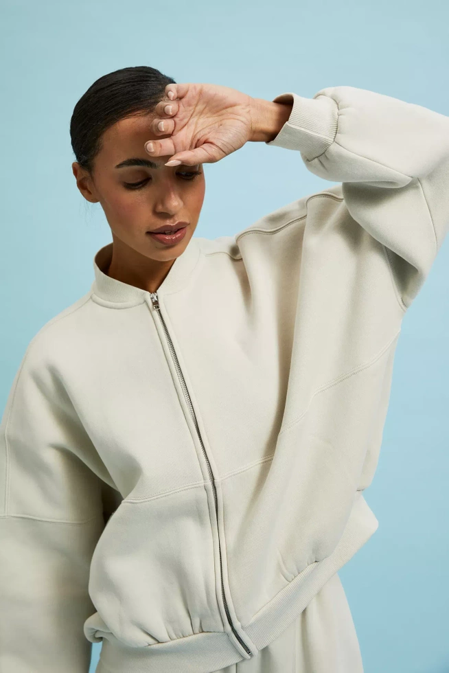 Bluza zapinana na zamek bez kaptura beżowa