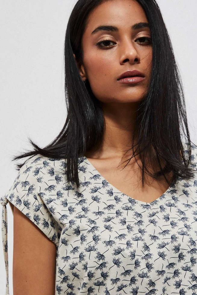 Bawełniany t-shirt z regulowanymi rękawkami piaskowy