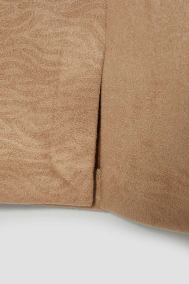 Spódniczka mini z rozcięciem