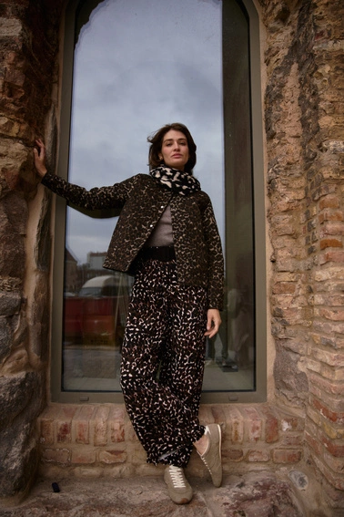 Kurtka w panterkę brązowa