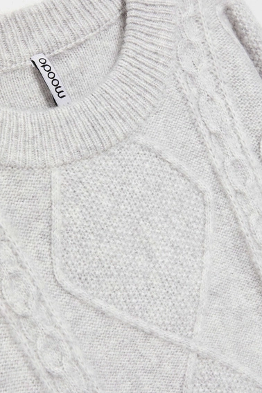 Sweter z ozdobnym splotem jasnoszary