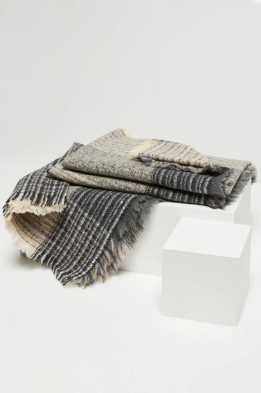 Szalik w kratkę szary