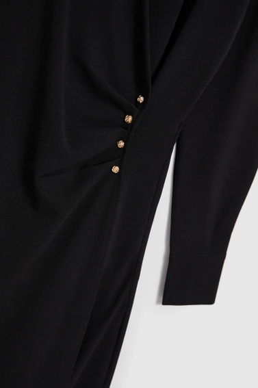 Koszulowa sukienka midi z ozdobymi guzikami czarna