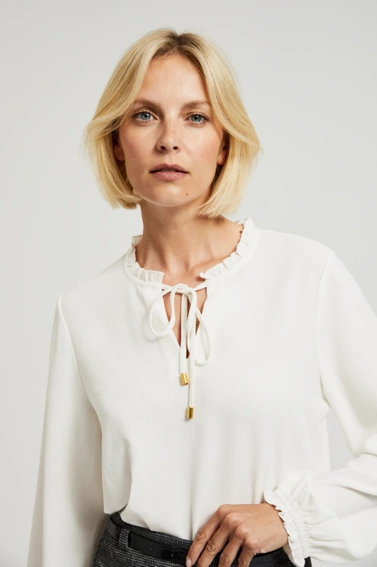 Koszula z wiązaniem na dekolcie i bufiastymi rękawami biała 