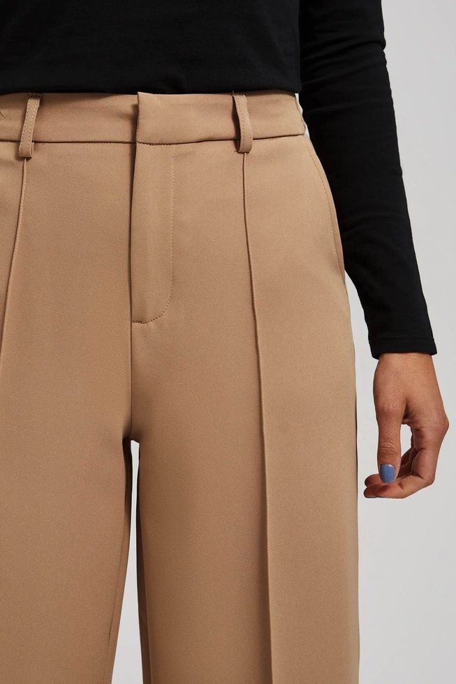 Spodnie w kant z szerokimi nogawkami ciemnobeżowe