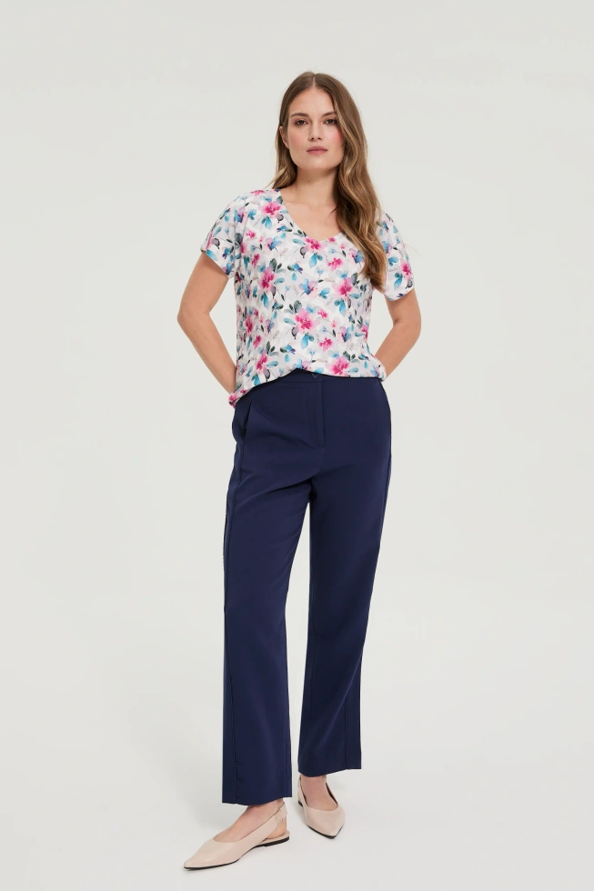 Bluzka z dekoltem w serek biała