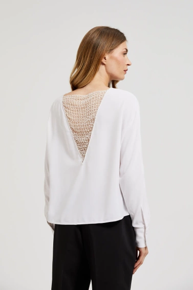 Koszula z ręcznie doszytymi koralikami na dekolcie biała