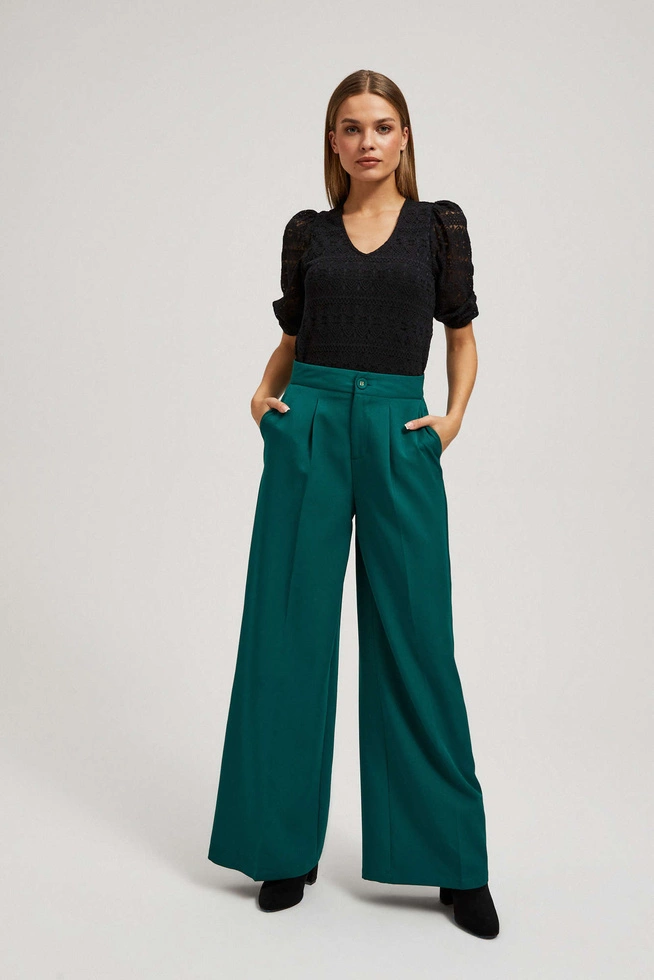 Koronkowa bluzka z bufiastymi rękawami czarna