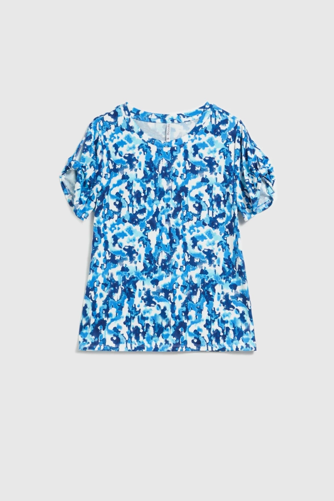 Bluzka w kwiatowym wzorem niebieska