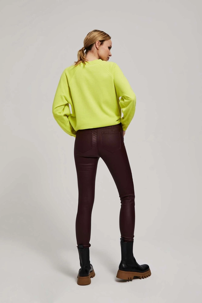 Woskowane spodnie typu rurki kasztanowe